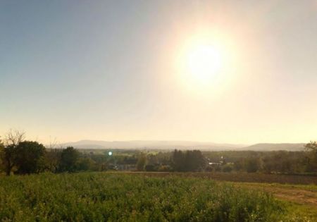 Le jour se lève avec l'espoir d'un demain meilleur que celui d'hier... Debout, on ne lâche rien