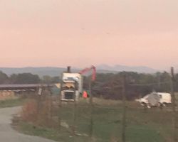 Entre Duttlenheim et Duppigheim, ils évacuent les arbres abattues il y a 10 jours. Il est autour de 7h.