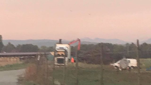 Entre Duttlenheim et Duppigheim, ils évacuent les arbres abattues il y a 10 jours. Il est autour de 7h.